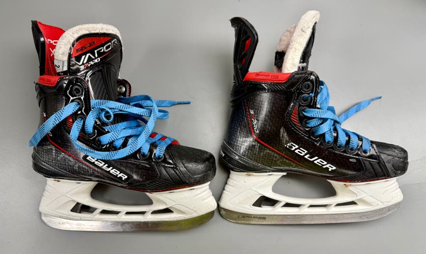 Bauer Vapor 3X Pro Hockey Skates Regular Width Size 2 (Used)