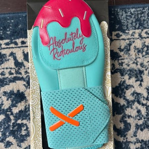 Absolutely Ridiculous Sliding Mitt – “Mami Ice” – Full Size – NEW
