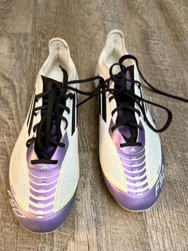 White and Purple Size M 6.5 (W 7.5) Adidas F50 Elite FG Messi Cleats (Used)