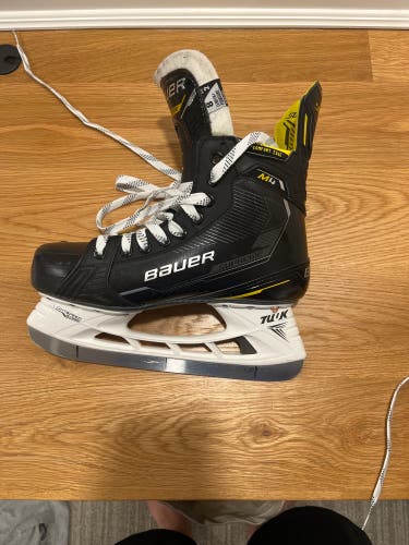 2024 Bauer Supreme M4 Hockey Skates Regular Width  8 (Used)