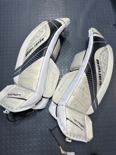 Medium  Bauer Vapor Goalie Leg Pads (Used)