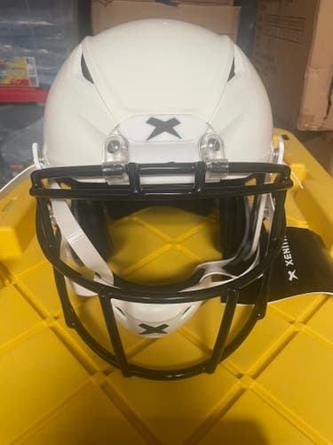 Large Youth Xenith Shadow Helmet (New) Glossy White