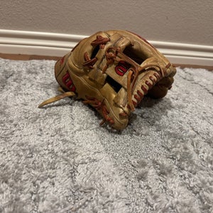 Wilson RH A2000 Baseball Glove 11.75" (Used)