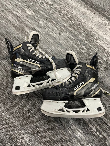 Intermediate CCM Tacks AS-570 Hockey Skates Regular Width Size 4 (Used)