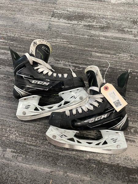 Junior CCM RibCor 74K Hockey Skates Regular Width Size 3.5 (Used)