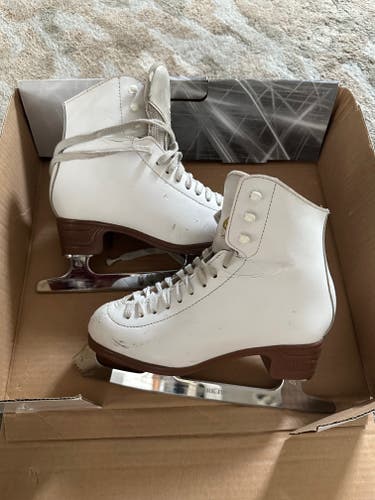 Jackson Ultima Figure Skates B Junior 3 (Used)