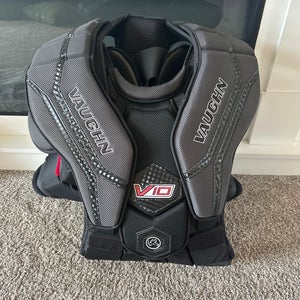Medium  Vaughn V10 Pro Carbon Goalie Chest Protector (New)