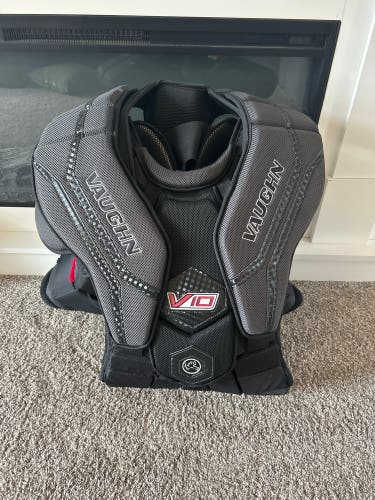 Medium  Vaughn V10 Pro Carbon Goalie Chest Protector (New)