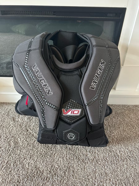 Medium  Vaughn V10 Pro Carbon Goalie Chest Protector (New)