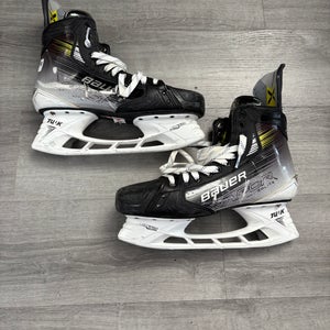 Bauer Vapor Hyperlite 2 Hockey Skates Regular Width Pro Stock Hvorka 13 (Used)