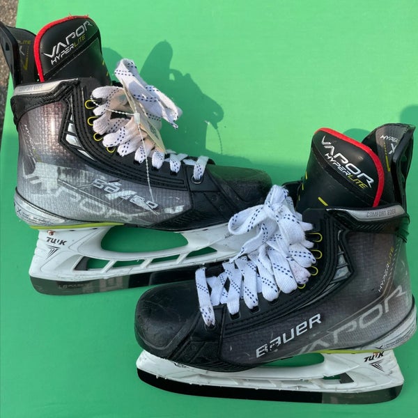 Intermediate Bauer Vapor Hyperlite Hockey Skates | Size 5.5 Fit 1