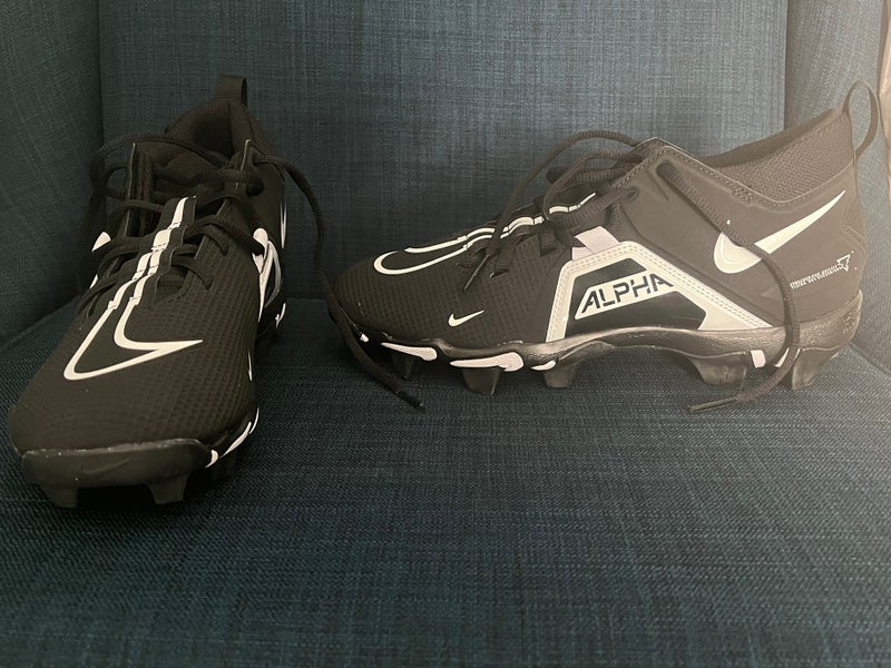 Men's  Size M 8.5 (W 9.5) Nike Low Top Cleats (New)