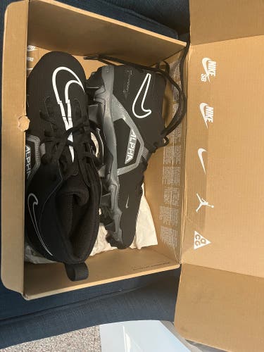 Men's  Size M 9.5 (W 10.5) Nike Low Top ALPHA (New)