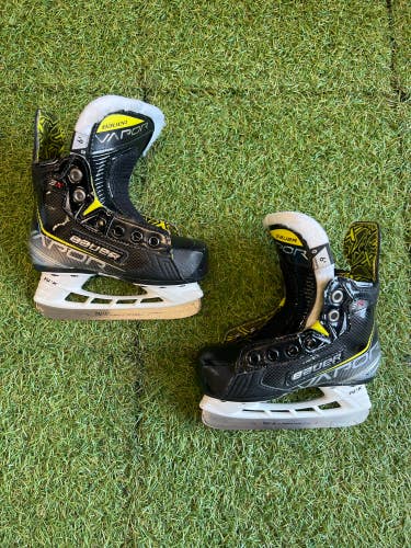 Youth Bauer Vapor 3X Hockey Skates Regular Width 9.0 (Used)