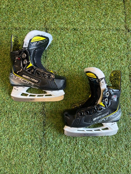Youth Bauer Vapor 3X Hockey Skates Regular Width 9.0 (Used)