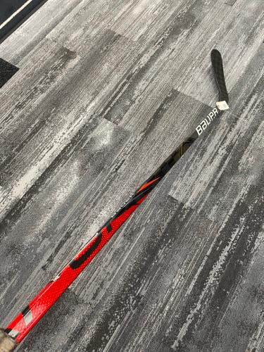 Intermediate Bauer Vapor FlyLite Hockey Stick Left Hand P92 (Used)