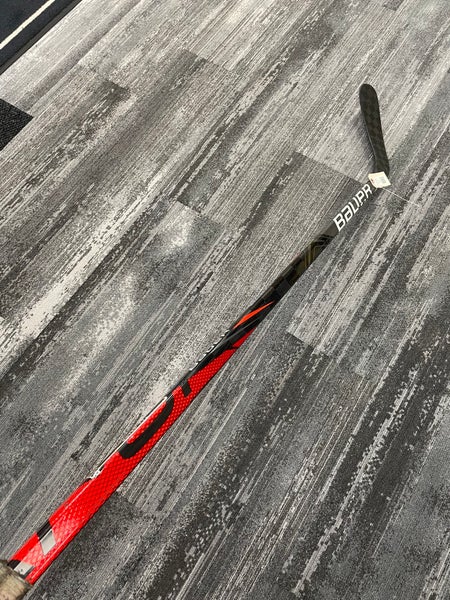 Intermediate Bauer Vapor FlyLite Hockey Stick Left Hand P92 (Used)