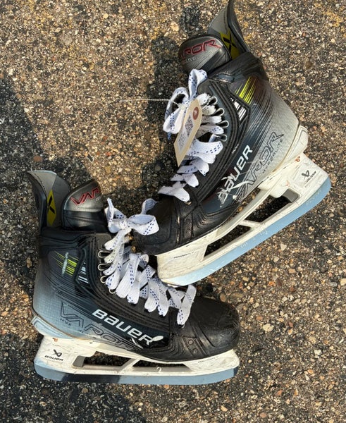 Intermediate Bauer Vapor Hyperlite 2 Hockey Skates | Size 5.5 Fit 1