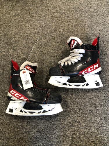 Junior CCM JetSpeed FT475 Hockey Skates Size 3.0 (Used)