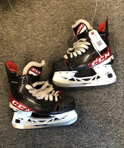 Junior CCM JetSpeed FT485 Hockey Skates Size 3.5 (Used)
