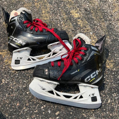 Junior CCM Tacks AS580 Hockey Skates | Size 1.5 (Used)