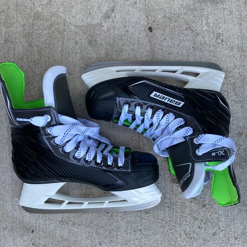 Senior Bauer XLS Hockey Skates Regular Width 8 (Used)