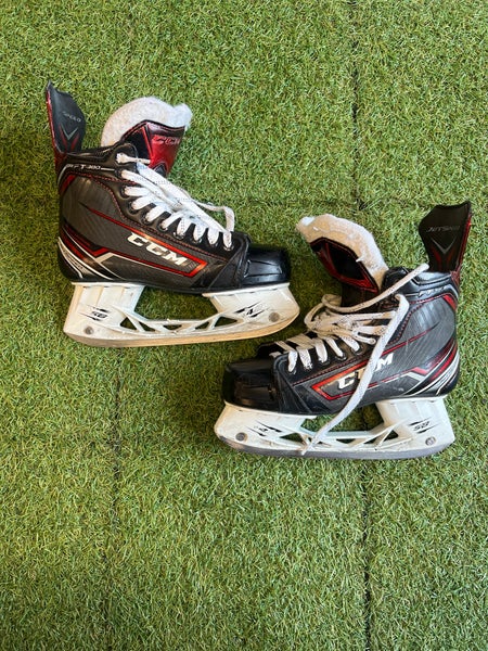 Senior CCM JetSpeed FT380 Hockey Skates Regular Width 7.5 (Used)