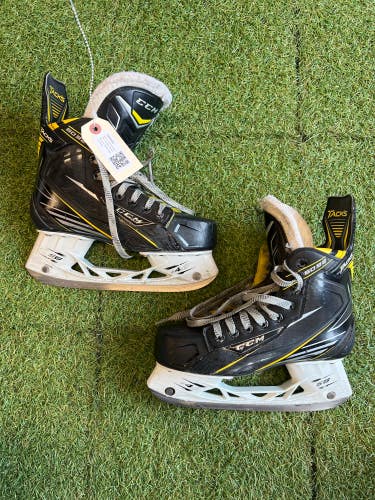 Senior CCM Tacks 6092 Hockey Skates Regular Width Size 6.0 (Used)