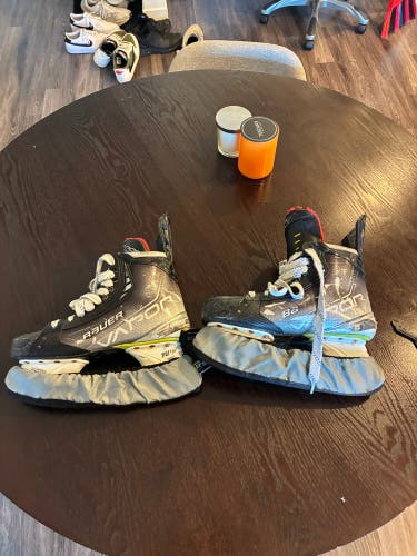 Bauer Vapor Hyperlite Hockey Skates  10.5 (Used)