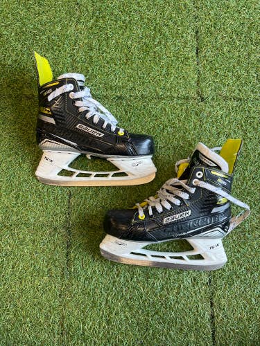 Intermediate Bauer Supreme S35 Hockey Skates Regular Width Size 4.5 (Used)