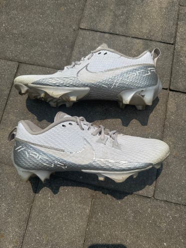 White Men's Size M 8.5 Adult Nike Low Top Vapor (Used)