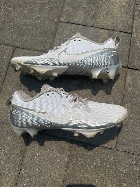White Men's Size M 8.5 Adult Nike Low Top Vapor (Used)