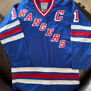 Starter New York Rangers Centre Ice Pro Mark Messier Jersey