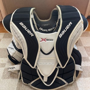 Medium  Bauer Vapor X900 Goalie Chest Protector (Used)
