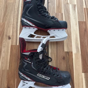 EXCELLENT CONDITION - Bauer Hockey Skates Regular Width 7.5 (Used)