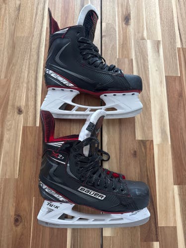 EXCELLENT CONDITION - Bauer Hockey Skates Regular Width 7.5 (Used)