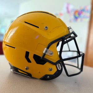Youth Medium Schutt F7 Helmet (Used)