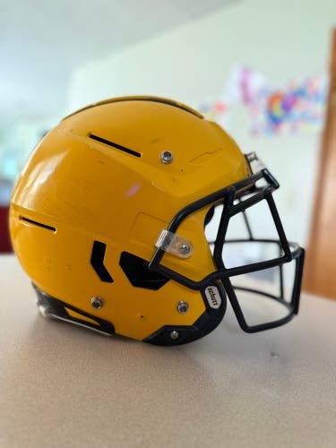 Youth Medium Schutt F7 Helmet (Used)