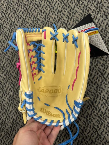 Wilson A2000 Fastpitch 12.5” Glove