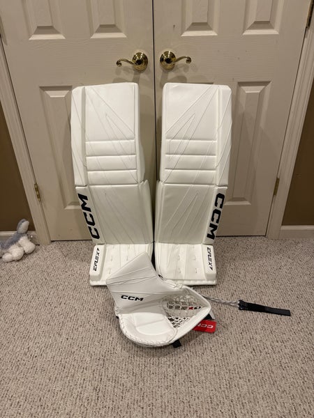 New 35+2 CCM Eflex 7 Goalie Leg Pads And Axis XF Glove