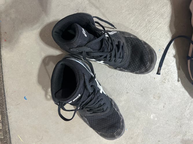 Asics (Used) Wrestling shoes 7.5