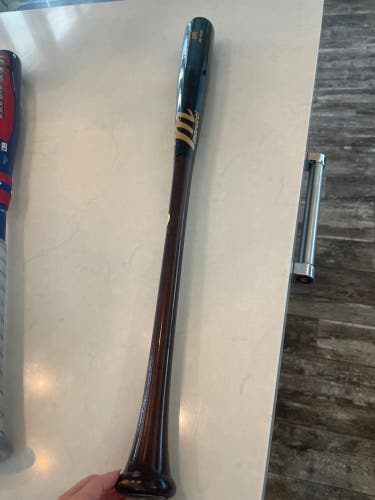 2022 Marucci AP5 Wood Bat    33" (New)