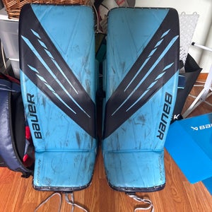 XS  Bauer Hyperlite Goalie Leg Pads (Used)