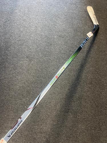 Intermediate Bauer Vapor Hyperlite 2 Hockey Stick Left Hand P92 (Used)