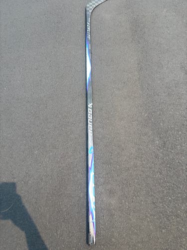 Intermediate Bauer Vapor FlyLite Right Handed Hockey Stick P92 (New)