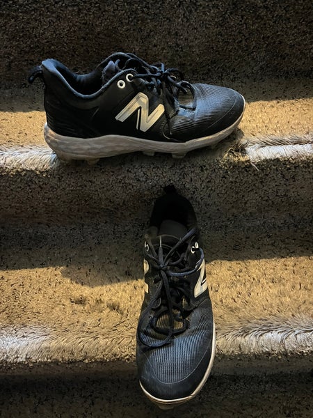 Black Men's Size M 11.0 (W 12.0) New Balance Low Top Molded Cleats (Used)