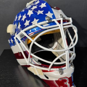 Custom Air-brushed Senior 2024 Bauer Senior Large 960 Goalie Mask (Used)