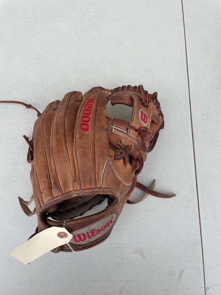 Brown Wilson A2000 RH Infield Baseball Glove 11.75" (Used)
