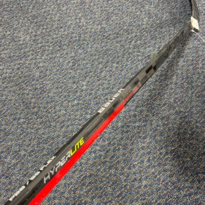 Intermediate Bauer Vapor Hyperlite RH Hockey Stick P28 (Used)