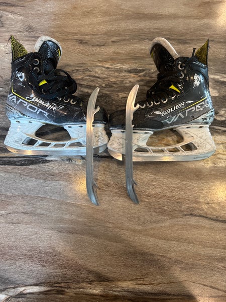 Bauer Vapor 3X Hockey Skates Regular Width  Size 2 (Used)